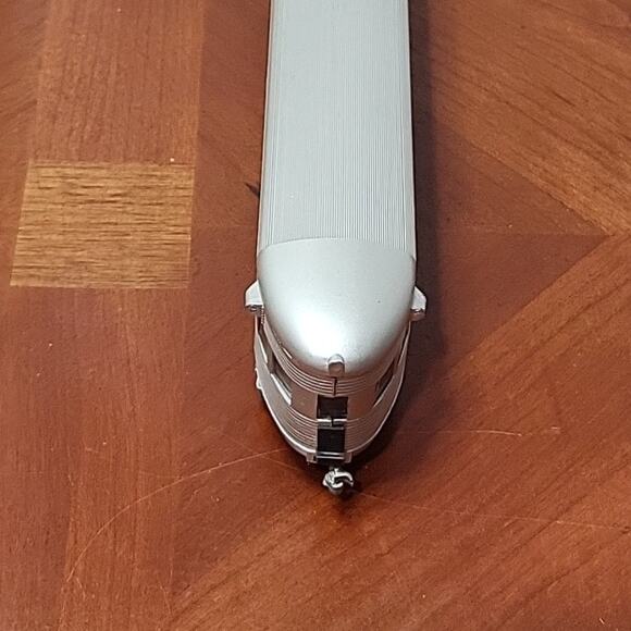 HO Scale Traub-Santa Fe Lightweight End Coach - Picture 5 of 11